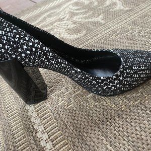 Shoes - pumps with block heel and pointed toe